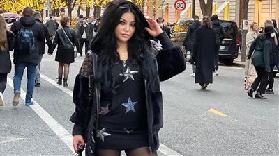 هيفاء وهبي بالأسود في شوارع باريس | صور
