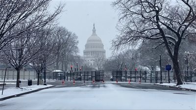 وقف الدراسة والملاحة بسبب عاصفة ثلجية تضرب واشنطن