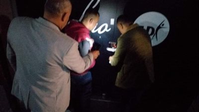 غلق محلين وإزالة إشغالات الباعة الجائلين خلال حملة ليلية بالإسماعيلية | صور