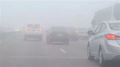 شبورة مائية تحجب الرؤية على الطريق السريع الشرقي في سوهاج