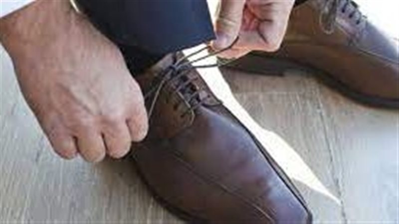 تفسير لبس الحذاء