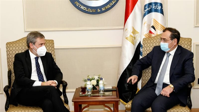 وزير البترول خلال