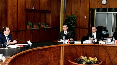 أسباب حضور مدير مكتب وزير البترول السابق لاجتماع شركة ميدور