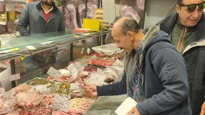 لتطبيق الإجراءات الاحترازية.. إغلاق محلات ومقاهي في الإسكندرية