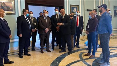 محمد منار يتفقد مطار شرم الشيخ قبل استقبال وفود منتدى شباب العالم