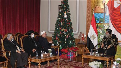 مفتي الجمهورية يزور البابا تواضروس لتهنئته بعيد الميلاد المجيد