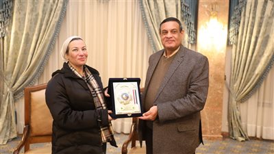 وزيرة البيئة تناقش خطة تطوير منظومة النظافة بالبحيرة