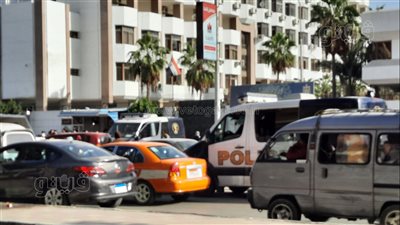 تعزيزات أمنية أمام مجمع المحاكم قبل النطق بالحكم على سفاح الإسماعيلية | صور 