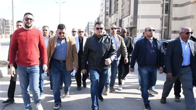 وزير الإسكان يتفقد مشروع 