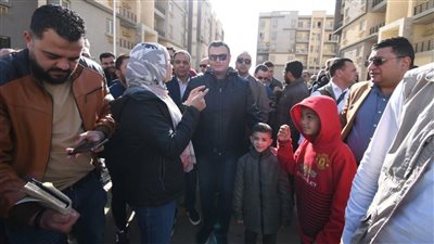 وزير الإسكان يتفقد مشروعات 