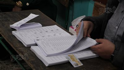 استمرار توافد الناخبين على لجنة مدرسة خالد بن الوليد بإمبابة  في جولة الإعادة لانتخابات النواب (صور)