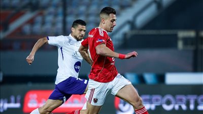 مصطفي فوزي يسجل هدف التعادل لصالح المصرية للاتصالات في شباك الأهلي 