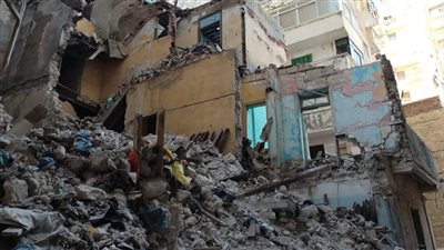 محافظ الإسكندرية يتابع تداعيات انهيار عقار بحي الجمرك