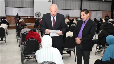 رئيس جامعة القناة يتفقد لجان الامتحانات بالمعهد الفني للتمريض 