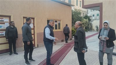 محافظ الإسكندرية يتفقد العملية الانتخابية بلجنة مدرسة السيرة الحسنة بالرمل (فيديو وصور)