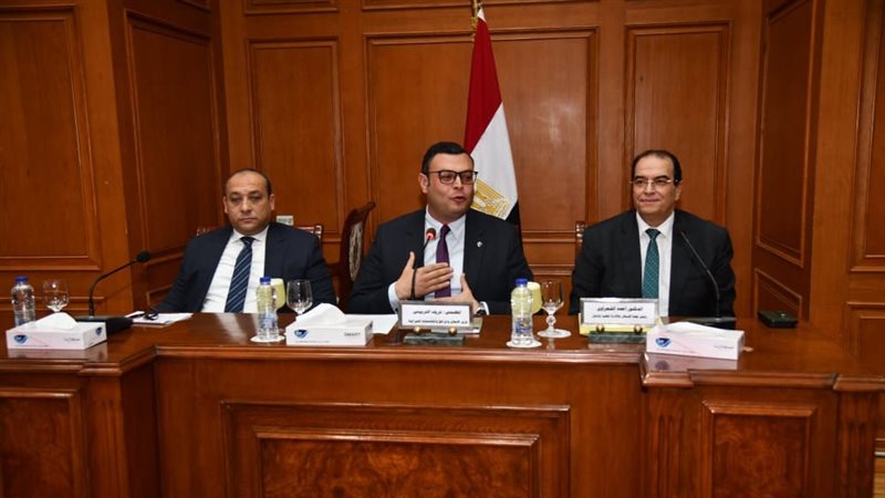 وزير الإسكان بمجلس