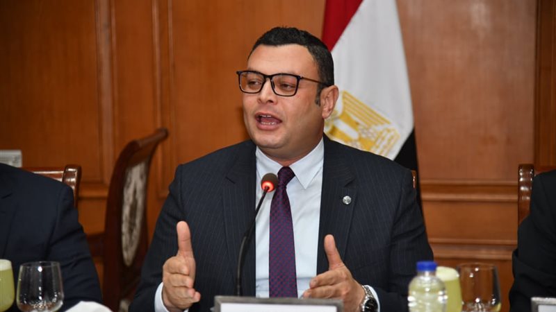 وزير الإسكان أمام