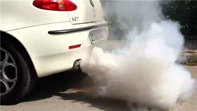 3 أدخنة تشير إلي إنذار مبكر لخلل جسيم في محرك السيارة 