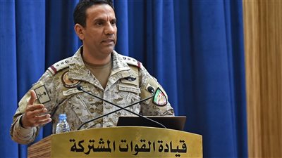 تحالف دعم الشرعية: تنفيذ ضربة جوية استهدفت دعما عسكريا خارجيا بميناء المكلا اليمني 