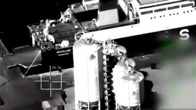  التحالف العربي ينشر فيديو يرصد وصول سفينتين محملتين بالأسلحة من الإمارات إلى ميناء المكلا (فيديو)