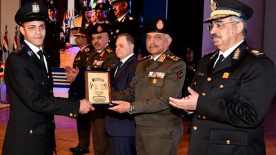 الدفاع والداخلية يبحثان سبل تعزيز التعاون الأمنى تزامنًا مع احتفالات رأس السنة