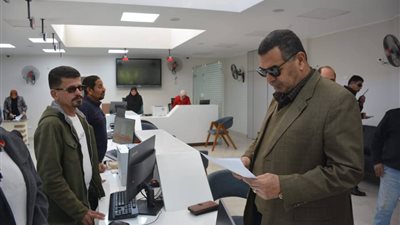 سكرتير عام الوادي الجديد يتابع التشغيل التجريبي لخدمات المركز التكنولوجي