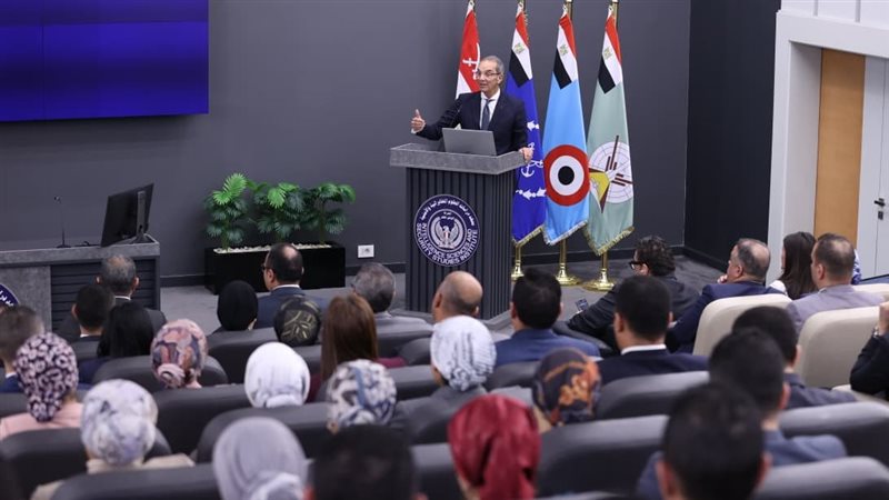 وزير الاتصالات خلال