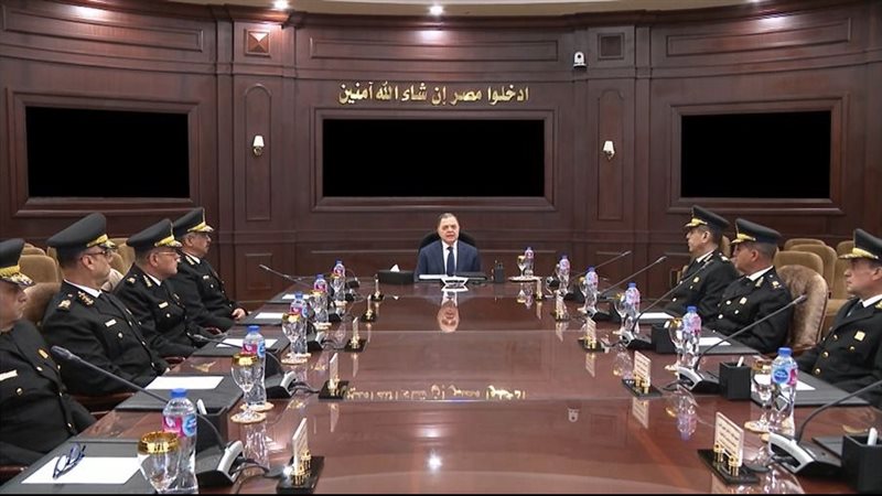 وزير الداخلية يبحث
