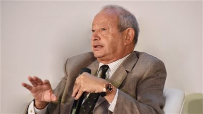 أخبار الاقتصاد اليوم: بنك مصر يعدل سعر العائد على شهادات الادخار بالجنيه، نجيب ساويرس يحدد أهم 3 قطاعات قادرة على سداد ديون مصر، الذهب يهيمن على 2025 بأقوى أداء سنوي منذ 45 عاما