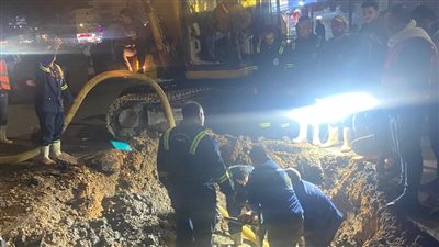 محافظ الدقهلية يتفقد موقع تسرب خط رئيسي للمياه بشارع قناة السويس (صور)