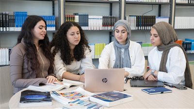 فريق طلابي بمصر للمعلوماتية يشارك في ألعاب التفكير الاستراتيجي لإدارة الشركات