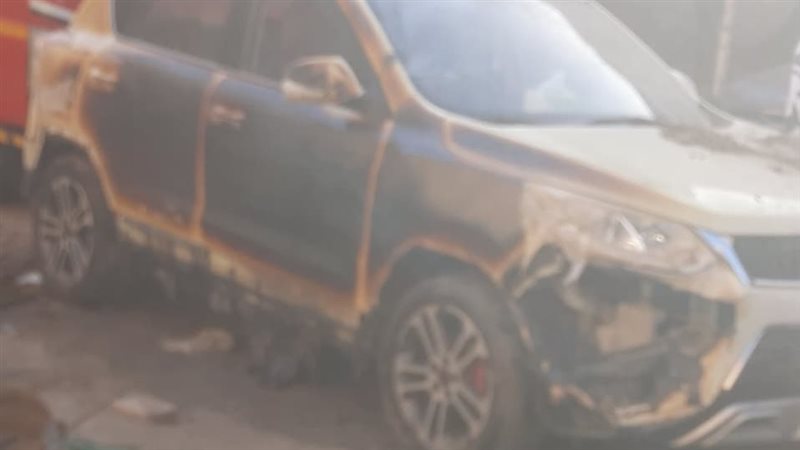  حريق جراج بأرض فضاء