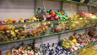 الكيلو يبدأ من 200 جنيه، أسعار حلوى رأس السنة في الأسواق (فيديو وصور)