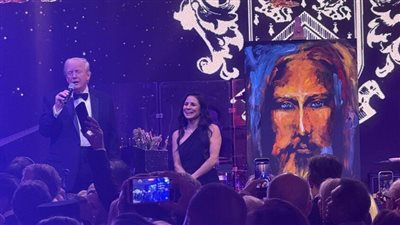  ترامب يدير مزادا لبيع لوحة فنية تصور يسوع وصاحبة اللوحة مذهولة من سعرها (فيديو)