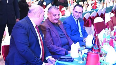 خلال جولته على الفنادق والمنشآت، محافظ جنوب سيناء يهنئ السائحين بالعام الجديد 