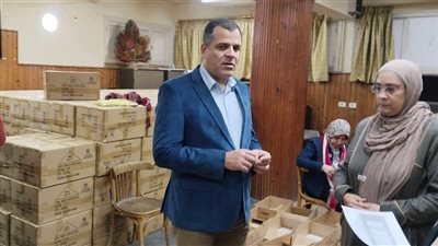 تعليم دمياط يبدأ توزيع التابلت على طلاب أولى ثانوي 