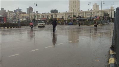 أمطار غزيرة وطوارئ بأحياء الإسكندرية (فيديو وصور)