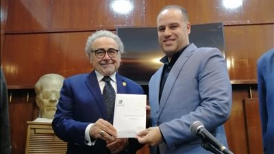 اتحاد كتاب مصر يمنح الدكتور محمد أبو النصر عضوية النقابة العامة