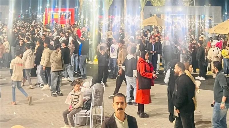 من الشوارع إلى المولات..