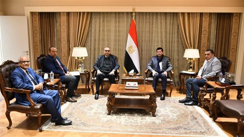 أشرف صبحي يناقش استعدادات
