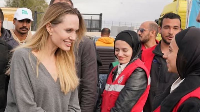 النجمة أنجلينا جولي،