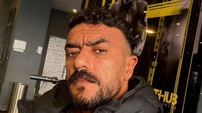 أحمد العوضي ينشر صورة جديدة له من كواليس مسلسل 