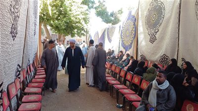بالجلباب الصعيدي، تزايد أعداد الناخبين في دائرة دراو بأسوان (صور)