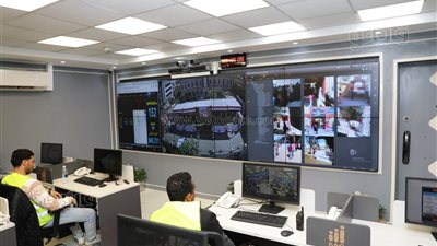 محافظ أسوان يتابع انتخابات الإعادة من مركز الشبكة الوطنية (صور)