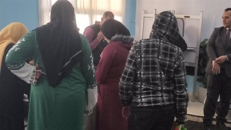 السيدات وكبار السن