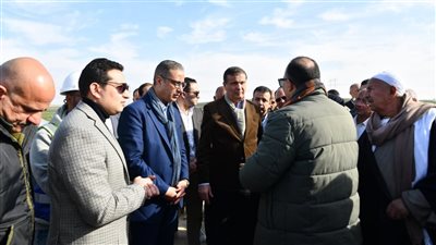 وزير الزراعة: إقامة سد ترابي لحماية المستثمرين أثناء إنشاء شبكة صرف 16 ألف فدان 