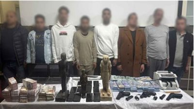 فلوس مزورة وقطع أثرية مضروبة وانتحال صفة، تفاصيل سقوط عصابة فيلا الشيخ زايد 