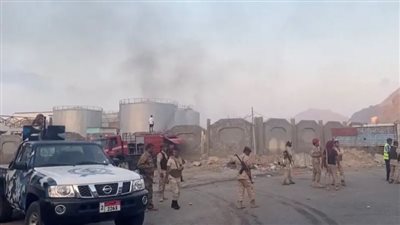 إحباط تهريب أسلحة منهوبة من معسكرات الانتقالي بحضرموت (فيديو)