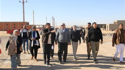  محافظ الوادي الجديد يتابع إنشاء مركز إنتاج الحرير الطبيعي