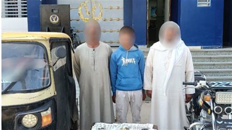  ضبط 5 أشخاص بحوزتهم